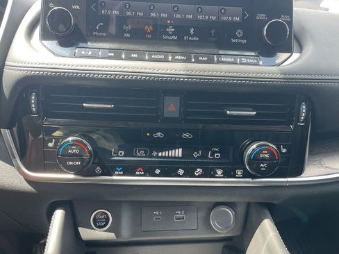 Used 2021 Nissan Rogue Platinum image 21