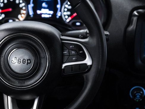 Used 2018 Jeep Renegade Latitude image 22