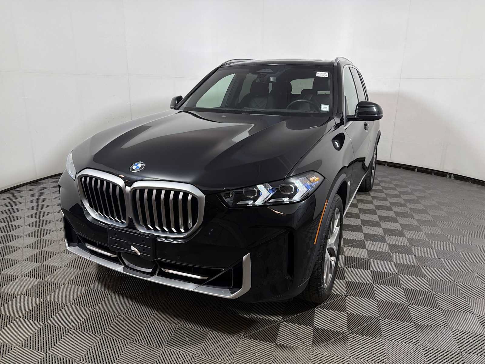 Used 2024 BMW X5 xDrive40i w/ Premium Package AWD/4WD image 3