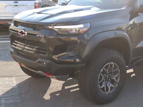 Used 2026 Chevrolet Colorado ZR2 w/ Technology Package AWD/4WD image 15