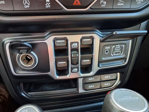 Used 2020 Jeep Gladiator Overland image 6