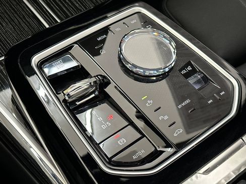 Certified 2023 BMW 740i RWD image 17