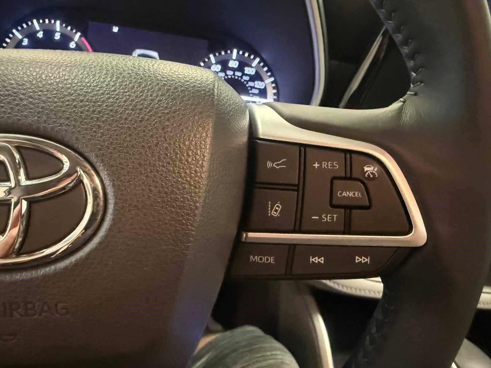Used 2024 Toyota Highlander XLE AWD/4WD image 31