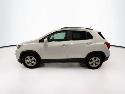 Used 2020 Chevrolet Trax LT w/ LT Convenience Package FWD image 4