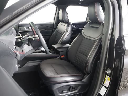 Used 2025 Ford Explorer ST-Line w/ ST-Line Street Pack AWD/4WD image 29