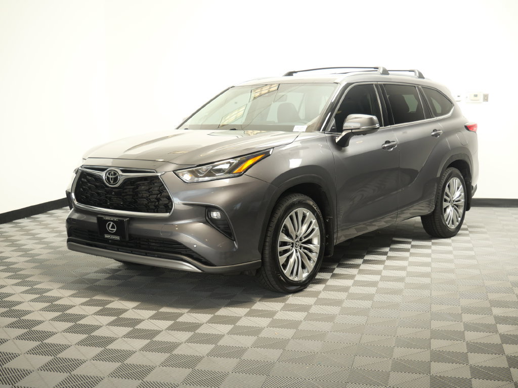 Used 2023 Toyota Highlander Platinum AWD/4WD image 4