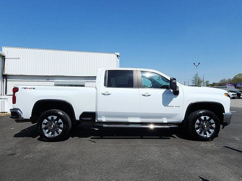 Used 2021 Chevrolet Silverado 2500 LT w/ Convenience Package image 6