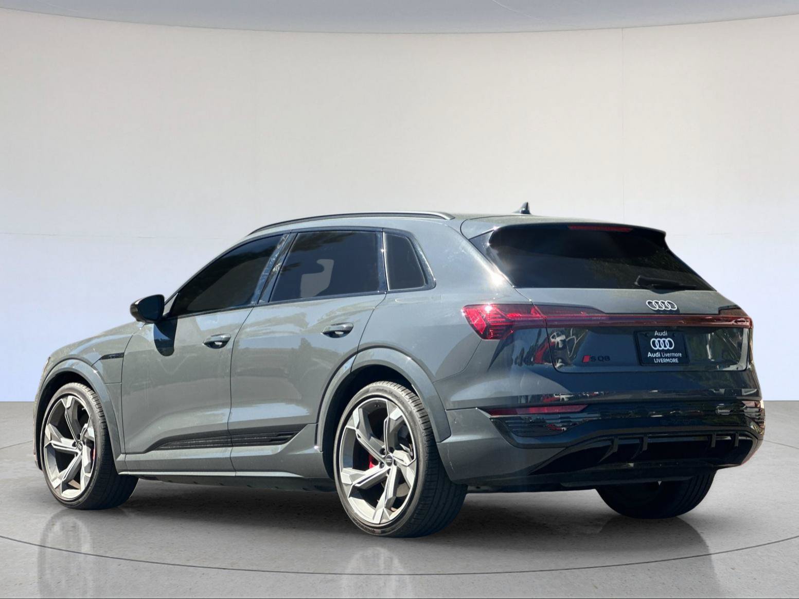 Used 2024 Audi SQ8 e-tron Premium Plus w/ Black Optic Package AWD/4WD image 4