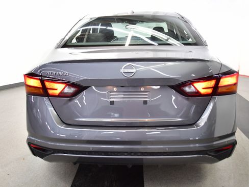 Used 2025 Nissan Altima 2.5 SV FWD image 6
