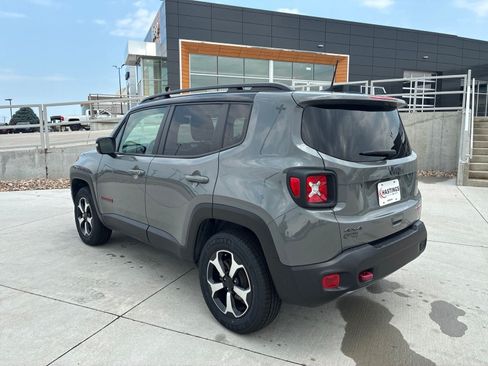 Used 2022 Jeep Renegade Trailhawk AWD/4WD image 3