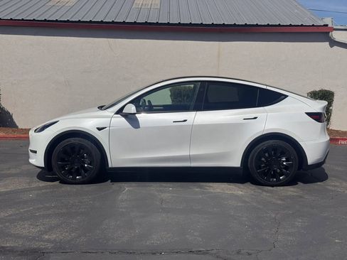Used 2024 Tesla Model Y Long Range AWD/4WD image 3