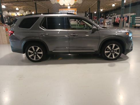 Used 2025 Honda Pilot Touring image 12