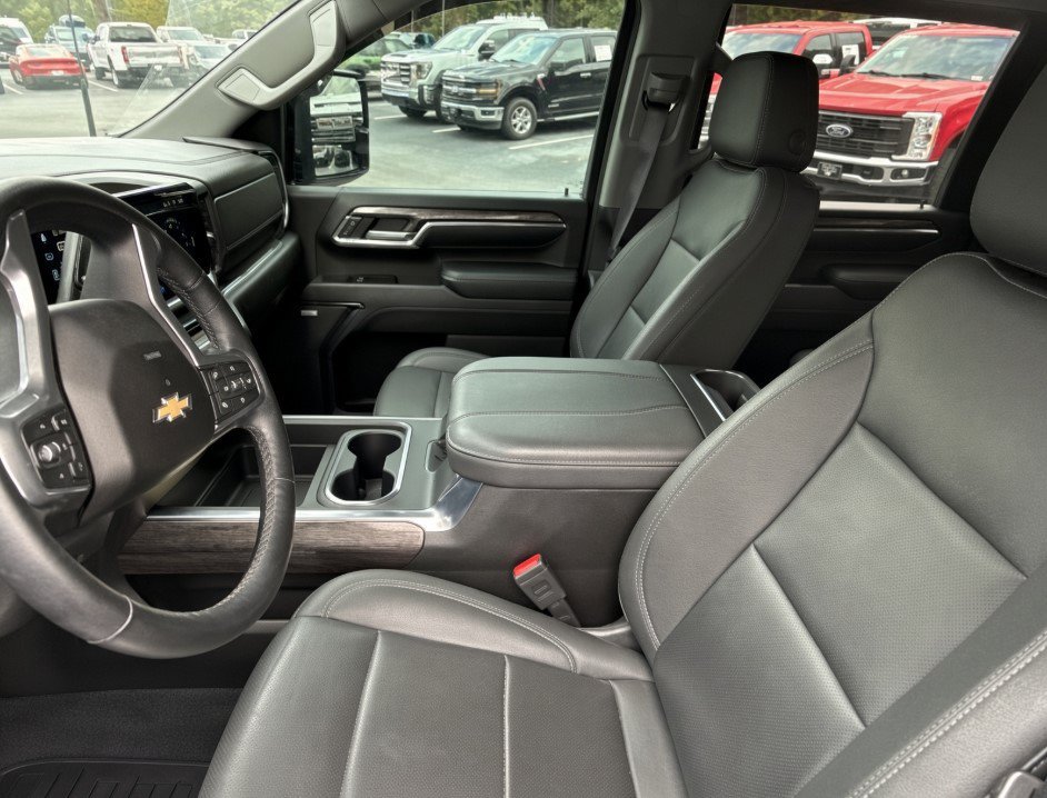 Used 2024 Chevrolet Silverado 3500 LTZ AWD/4WD image 9