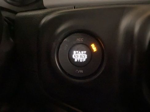 Used 2021 Jeep Wrangler Unlimited Sahara image 39