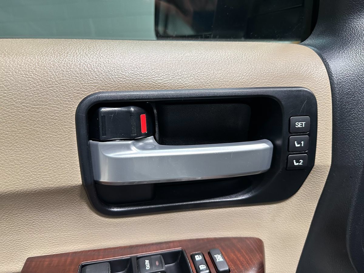 Used 2016 Toyota Sequoia Platinum AWD/4WD image 30
