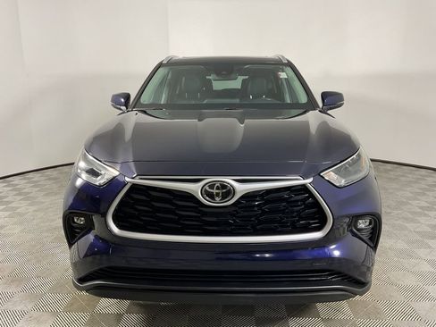 Used 2022 Toyota Highlander XLE image 3