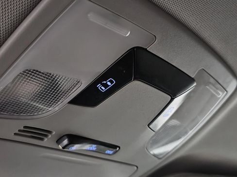 Used 2016 Toyota Sienna LE FWD image 32