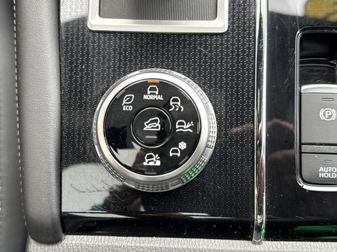 Used 2022 Mitsubishi Outlander SEL Black Edition image 16