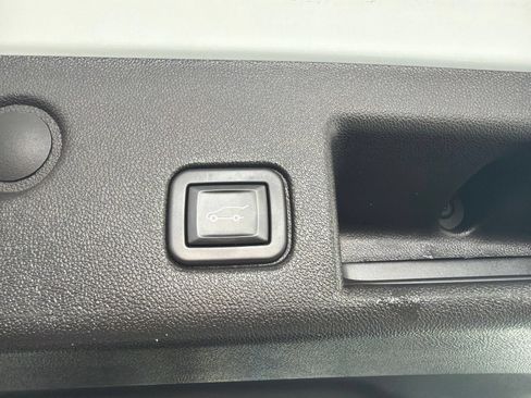 Used 2024 Chevrolet Equinox RS w/ LPO, Floor Liner Package FWD image 12