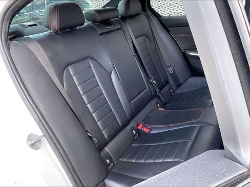 Used 2019 BMW 330i Sedan w/ Premium Package image 18