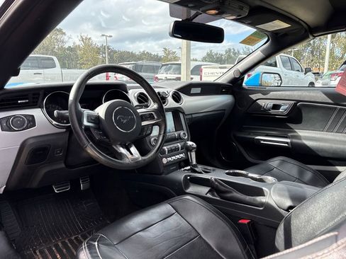 Used 2017 Ford Mustang Premium image 6