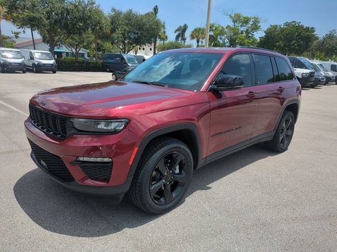 Used 2023 Jeep Grand Cherokee Limited w/ Black Appearance Package RWD image 10