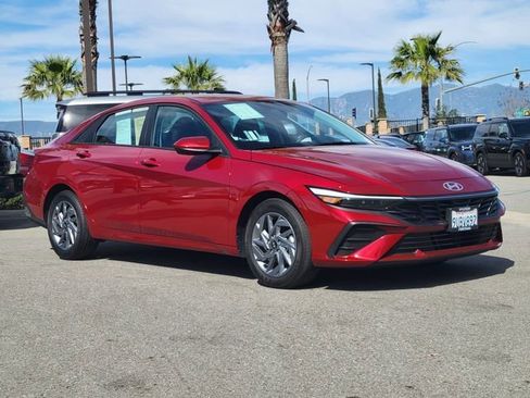 Certified 2025 Hyundai Elantra Blue image 27