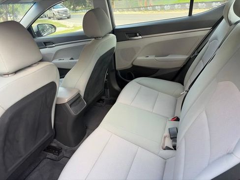 Used 2017 Hyundai Elantra SE FWD image 8