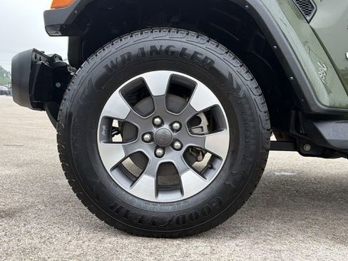 Used 2022 Jeep Wrangler Unlimited Sahara w/ Cold Weather Group AWD/4WD image 9