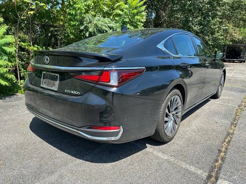 Used 2024 Lexus ES 300h Ultra Luxury FWD image 3