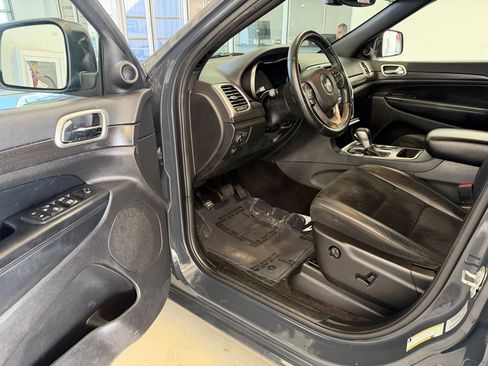 Used 2017 Jeep Grand Cherokee Altitude image 8