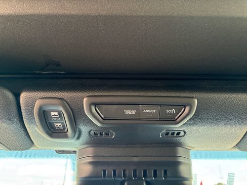 Used 2023 Jeep Wrangler Unlimited Sahara AWD/4WD image 34