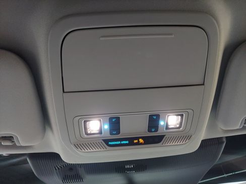 Used 2025 Ford Explorer Active RWD image 19