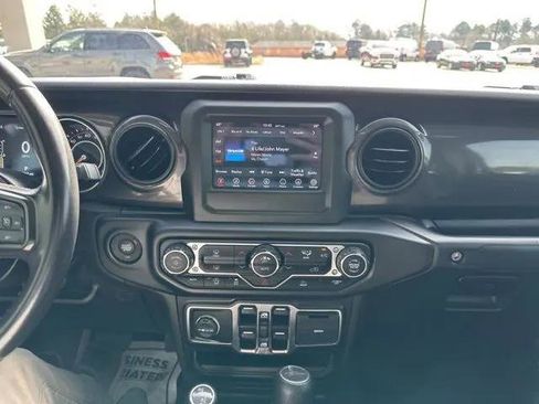 Certified 2022 Jeep Gladiator Sport AWD/4WD image 13