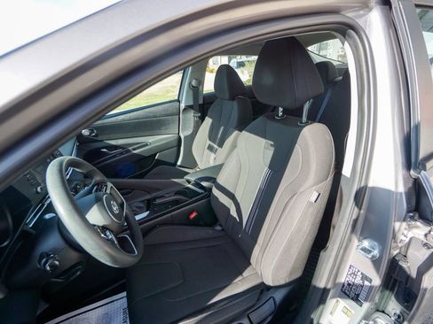 Used 2023 Hyundai Elantra SEL image 14