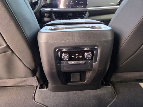 New 2026 Chevrolet Suburban High Country image 12