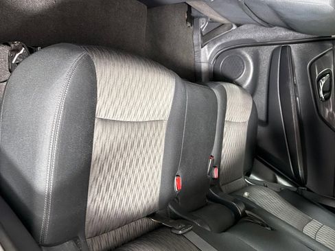 Used 2018 Nissan Rogue SV AWD/4WD image 19