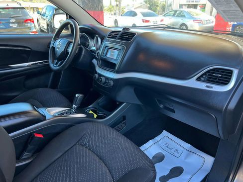 Used 2017 Dodge Journey SE image 27