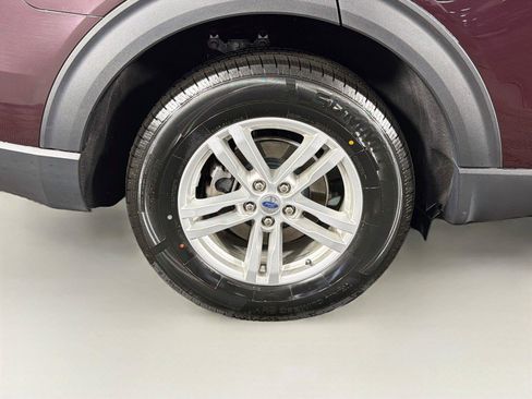 Used 2022 Ford Explorer XLT w/ Equipment Group 202A AWD/4WD image 34