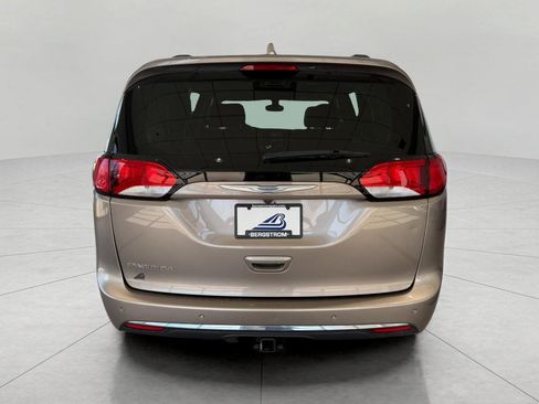 Used 2017 Chrysler Pacifica Touring Plus FWD image 10