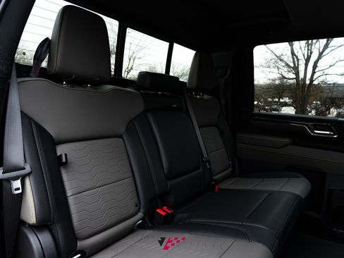 Used 2024 Chevrolet Silverado 2500 ZR2 w/ ZR2 Bison Edition image 13