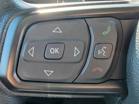 Used 2025 Jeep Gladiator Mojave AWD/4WD image 31