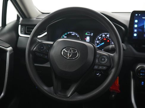 Used 2022 Toyota RAV4 LE AWD/4WD image 16