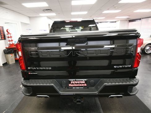 Used 2021 Chevrolet Silverado 1500 Custom Trail Boss AWD/4WD image 6