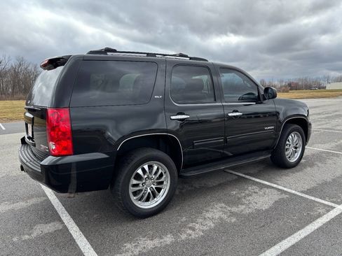 Used 2011 GMC Yukon SLT w/ SLT-2 Equipment Package image 4