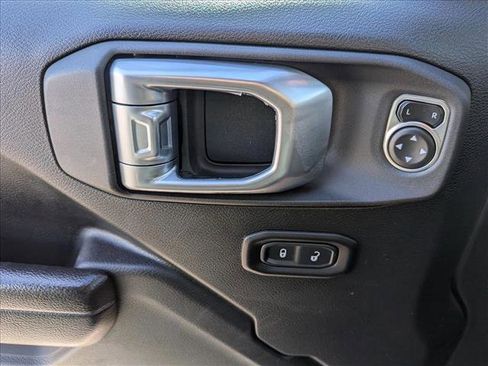 Used 2022 Jeep Gladiator Willys image 14