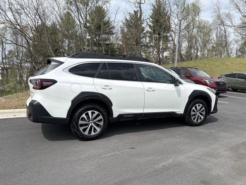 Certified 2025 Subaru Outback Premium AWD/4WD image 8