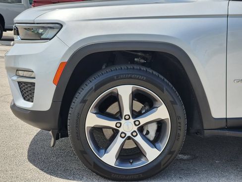 Used 2023 Jeep Grand Cherokee Limited AWD/4WD image 9