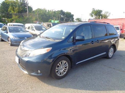 Used 2012 Toyota Sienna XLE image 12