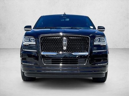 Used 2023 Lincoln Navigator Reserve image 3